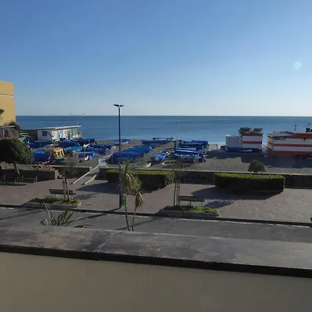 House Little Boat By World Apartment